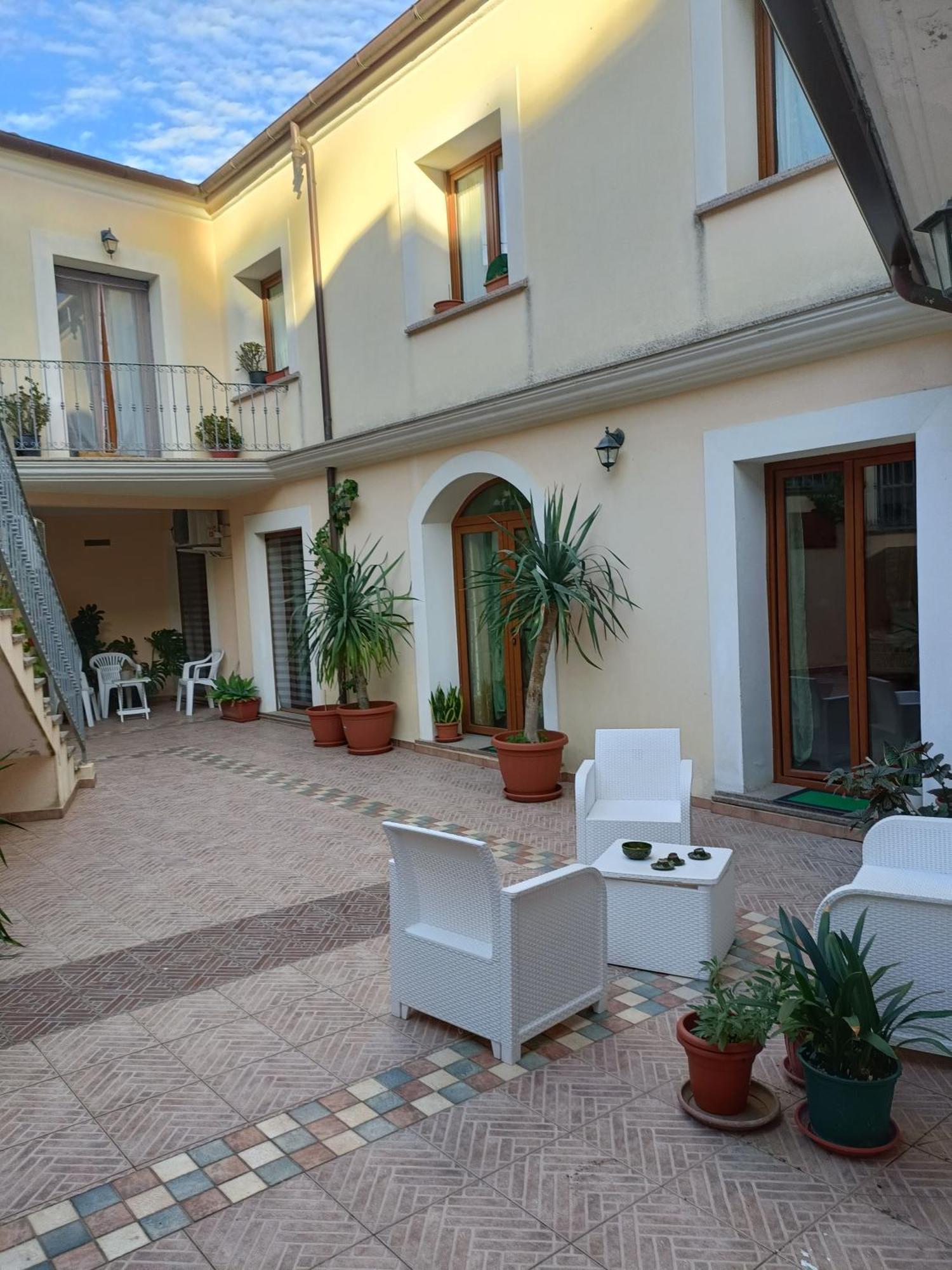 Giarranas House - Apartment With Coutyard Villacidro Εξωτερικό φωτογραφία